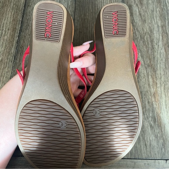 Vionic red and gold detail wedges - Picture 2 of 4